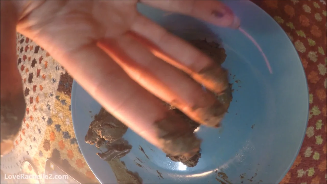 LoveRachelle2 – Shitting A Long Turd For Your Meal
