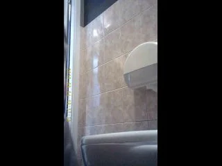Student Restroom 114 screenshot 2