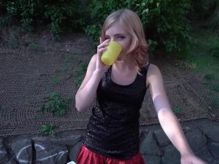 Veronika – Pissing Girl screenshot 1