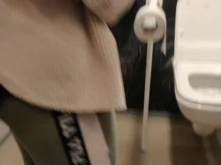 Reallifedoll – Random Fan Gets To Watch Me Pee In Mall screenshot 2