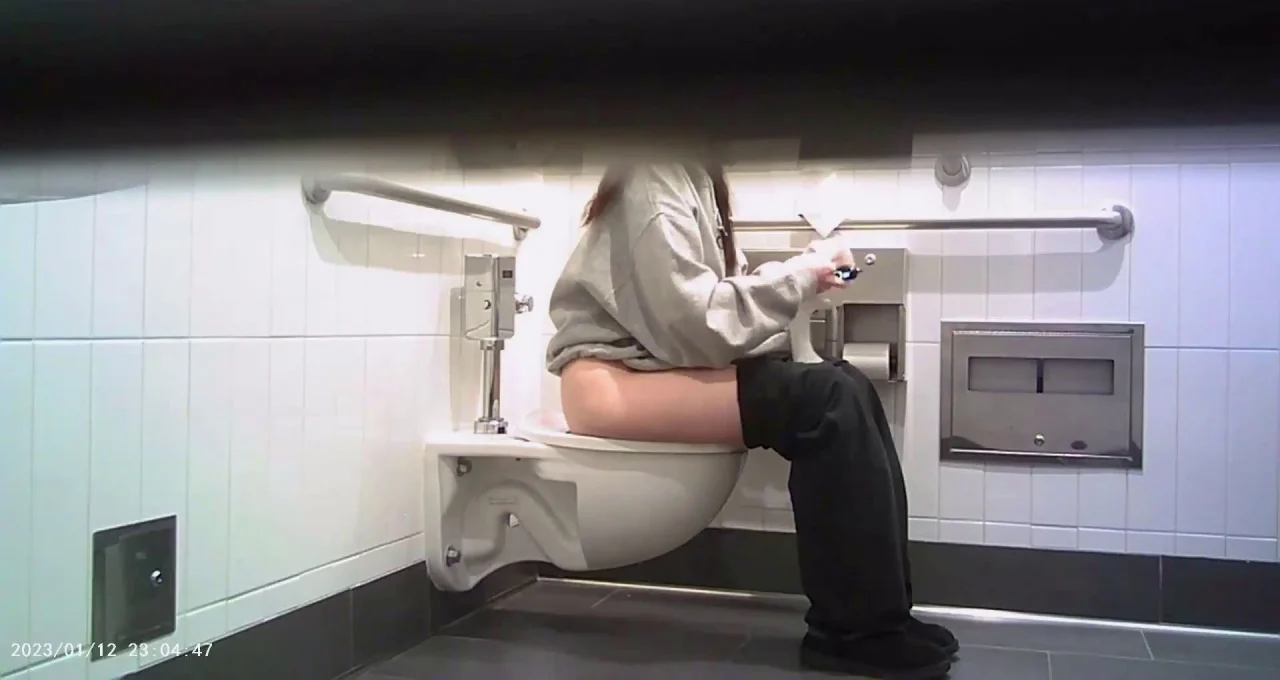 Hot Girls On Student Toilet 14