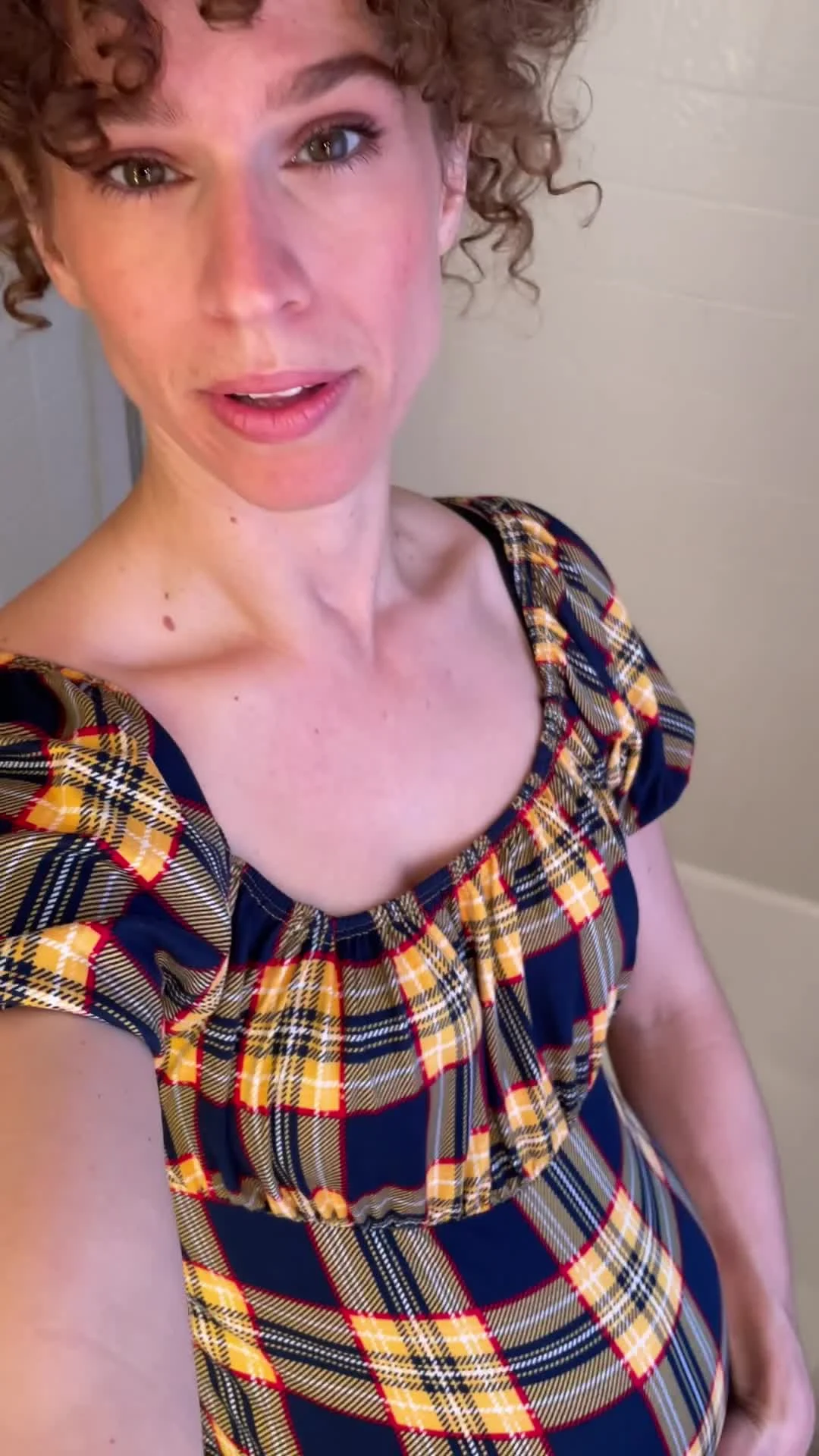 VibeWithMolly – Pregnant Role Play Poop In Bathtub