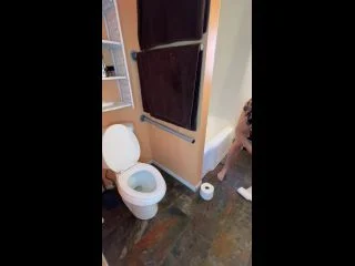 VibeWithMolly – Pregnant Role Play Poop In Bathtub screenshot 6