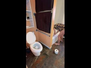 VibeWithMolly – Pregnant Role Play Poop In Bathtub screenshot 7