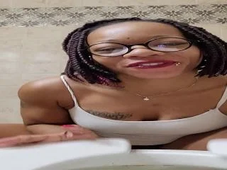 UniQueen21 – UniElla Being Absolutely Disgusting screenshot 1