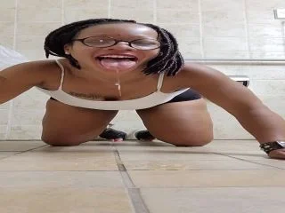 UniQueen21 – UniElla Being Absolutely Disgusting screenshot 7