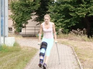 Knee Immobolizer – Diana Sweet screenshot 3