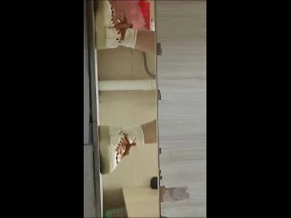 Peeing While Shopping On A Pedestrian Street screenshot 5