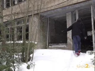 Snowy Doorway screenshot 2