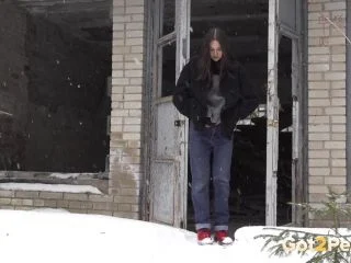 Snowy Doorway screenshot 3