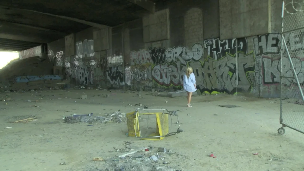 Blonde Sexy Pissing Girl Outdoor
