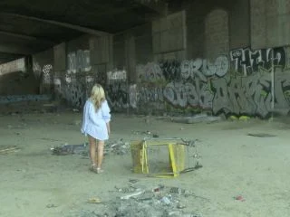 Blonde Sexy Pissing Girl Outdoor screenshot 4