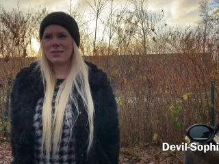 Devil Sophie – Park Shit At McDonalds screenshot 2