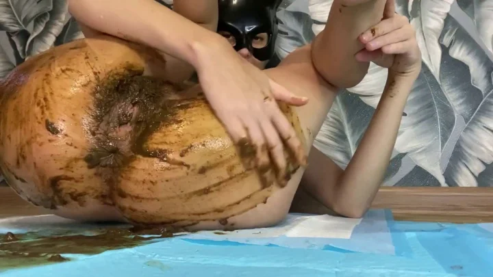 PooGirl – Diarrhea And Opening Of The Anus