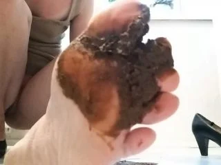 Nastygirl – Pooping And Smearing Poo With Foot screenshot 5