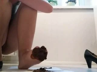 Nastygirl – Pooping And Smearing Poo With Foot screenshot 6