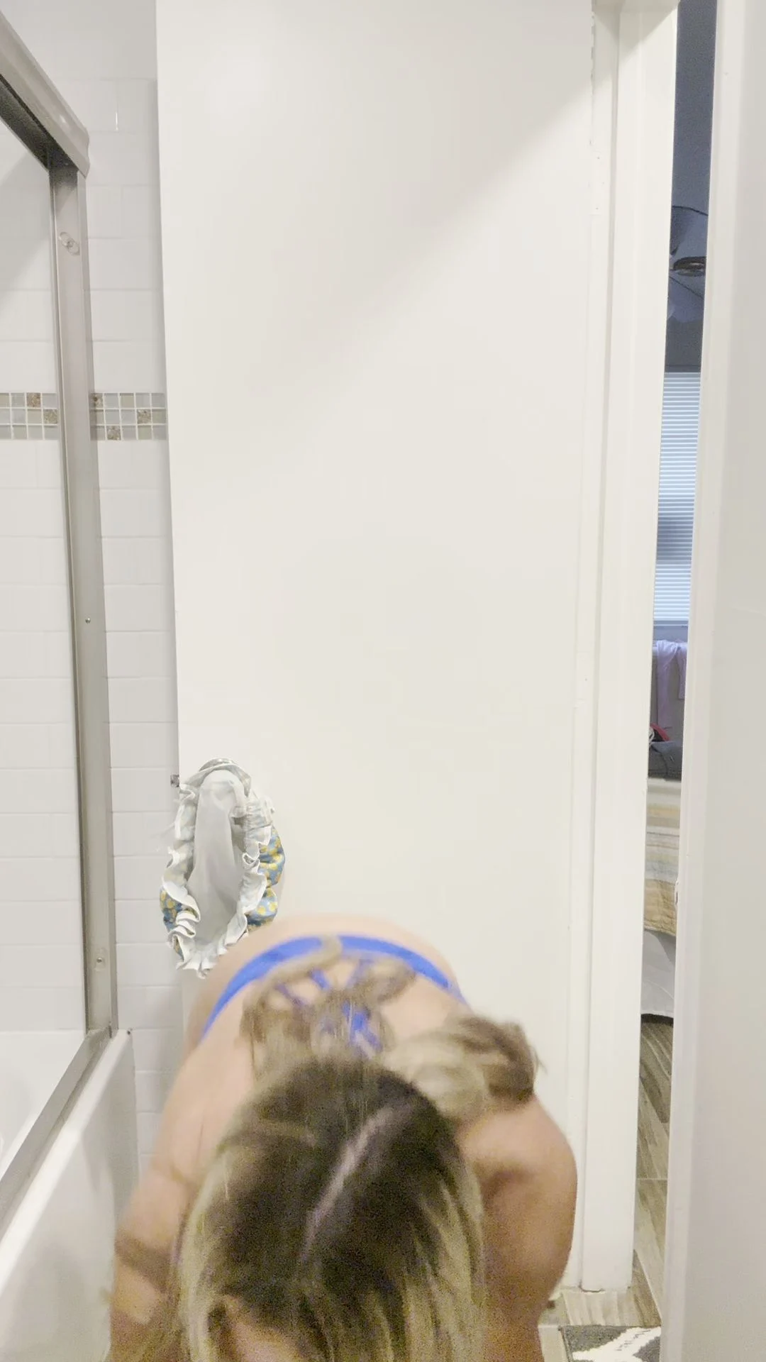 Tiffstreatsxoxo – Chugging Slurpee And Filling Up A LARGE Slurpee Cup With Pee