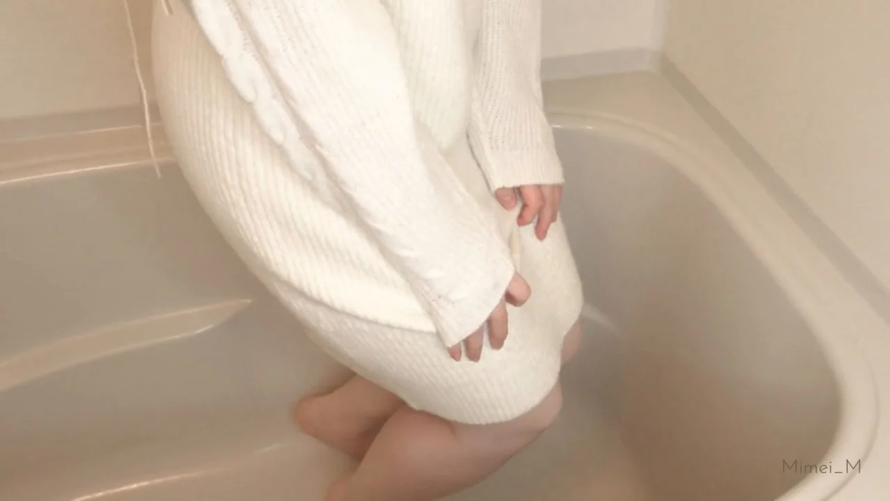 Cute Japanese Girl Without Panties Holds Pee For 5 Hours And Pisses Vigorously