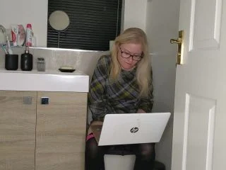 PooGirlSofia – Masturbating To Voyeur Scat Porn screenshot 1