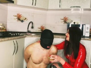 Pissing Dominatrix Nika Sings The Bottom With Her Juice In Slow Motion screenshot 4