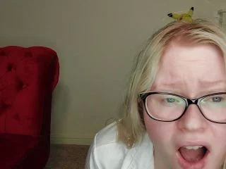 PooGirlSofia – Look Right At Me Whist I Poop My Panties screenshot 1
