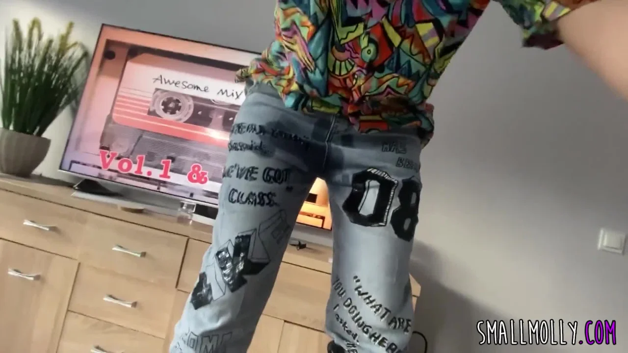 Mollymolly18 – Piss On Dick For 100