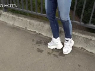 Lara-C – Public JEANS PISS Total Durchnasst Auf Der Strabe screenshot 7