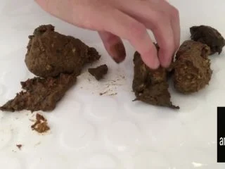 Close View Slow Teasing Out Poo screenshot 7