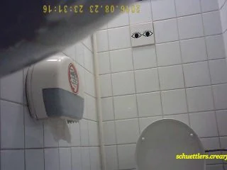 Student Restroom 66 screenshot 2