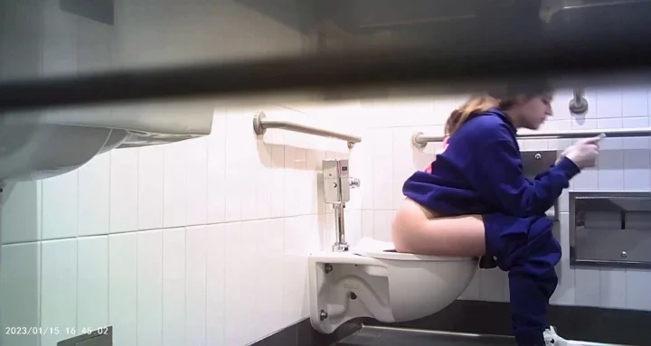 Hot Girls On Student Toilet 12