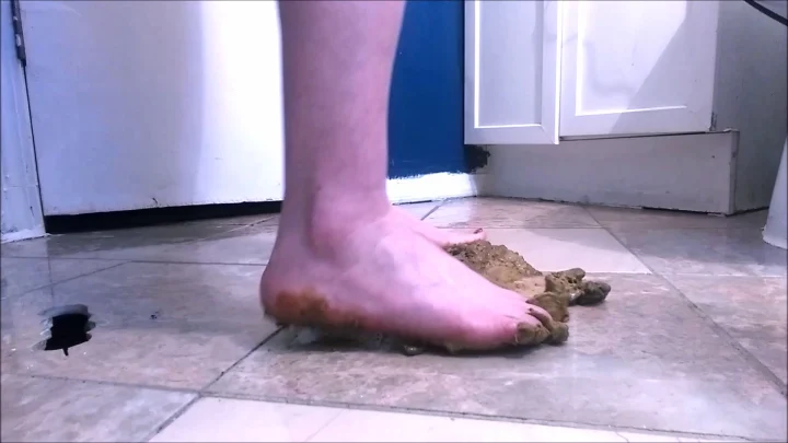 CosmicGirl – POOPY FEET FUN