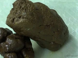DirtyMaryan – Pooping And Showing Texture Of My Shit screenshot 2