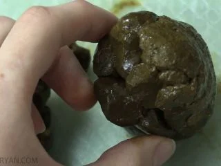 DirtyMaryan – Pooping And Showing Texture Of My Shit screenshot 4