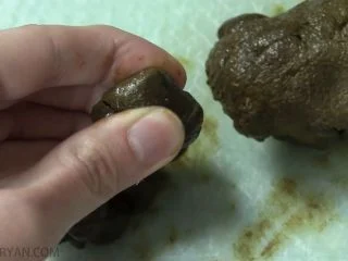 DirtyMaryan – Pooping And Showing Texture Of My Shit screenshot 5