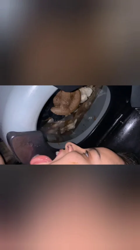 Portapottyqueen_-_A_day_as_a_human_toilet