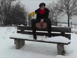 GINA BANG – PISST Den SCHNEE Doch Endlich Weg screenshot 7