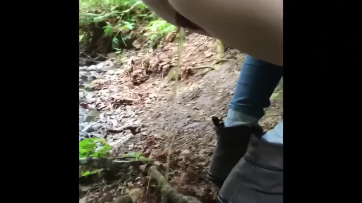 Zoey And Rose – Lesbian Hiking Piss Compilation