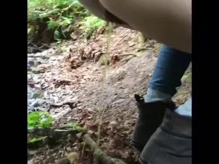 Zoey And Rose – Lesbian Hiking Piss Compilation screenshot 5