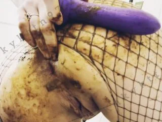 Knkykttn97 – Pooping Smearing In Fishnets screenshot 5