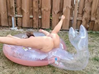 Celina-Ballerina – Inflatable Schwimmreifen Outdoor Piss Action Kurz Und Knapp screenshot 7