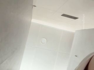 A Loser Guy Accidentally Showed His Face In The Photo screenshot 1