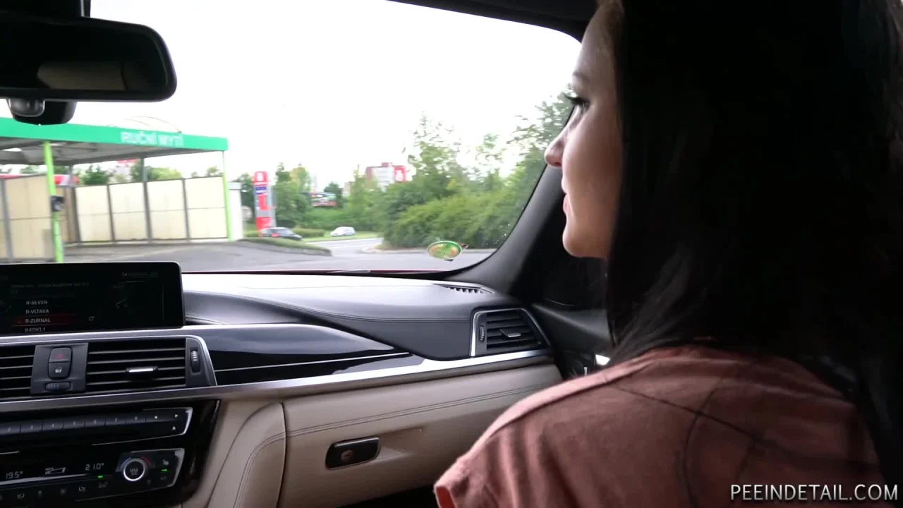 Isabela Mertlikova – Hitch-hiking