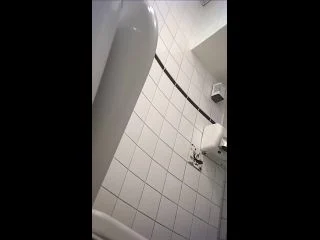 Student Restroom 108 screenshot 4