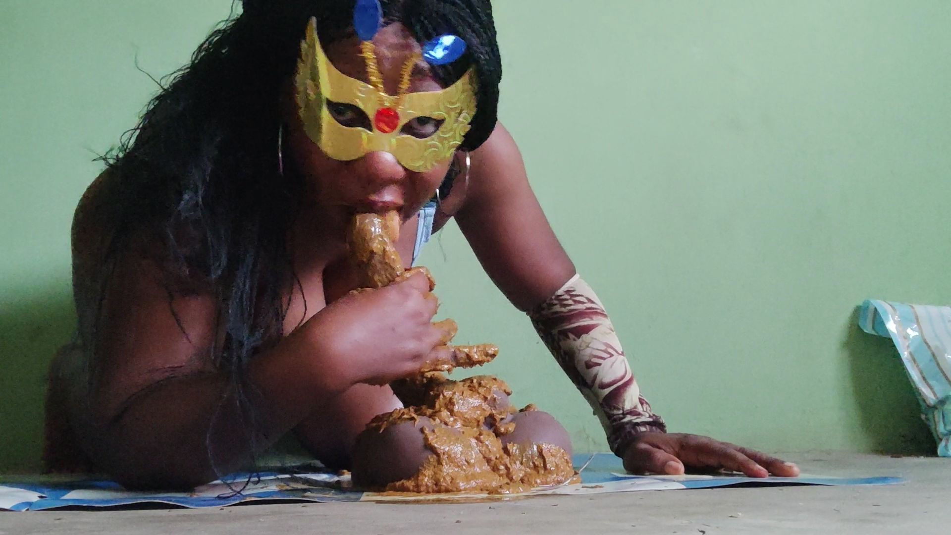 PrettyEbonies – Monster Poop Smearing And Sucking Eric