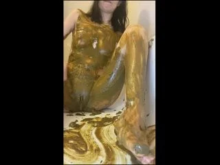 P00girl – Diarrhea Standing And Sitting – I Smear Diarrhea On Myself And My Face I Wash Myself screenshot 3