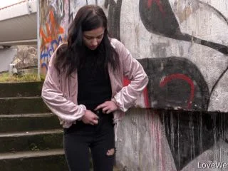Elizabeth – Pissing Scene screenshot 1