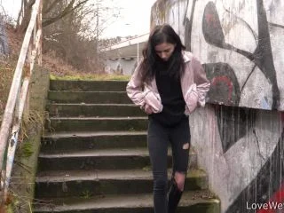 Elizabeth – Pissing Scene screenshot 6