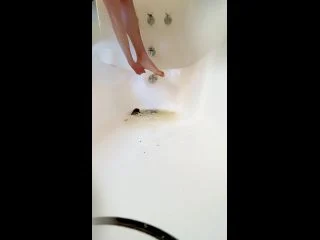 VibeWithMolly – Poop On My Feet In Tub screenshot 6