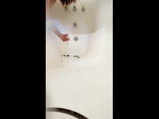 VibeWithMolly – Poop On My Feet In Tub screenshot 7