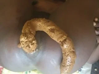 Pinky Prada – Athletic Self Poop screenshot 1